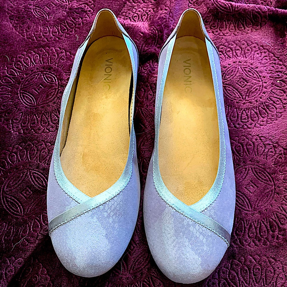 Vionic Caroll Ballet Flat Size 10 Microsuede Lavender Silver Snake Print